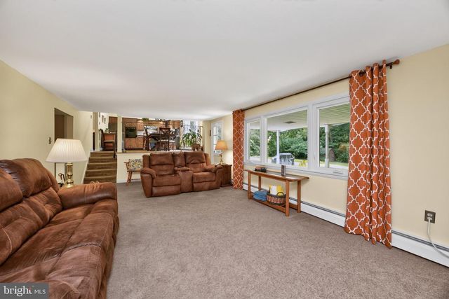 4 FAR VIEW RD, Chalfont, PA 18914