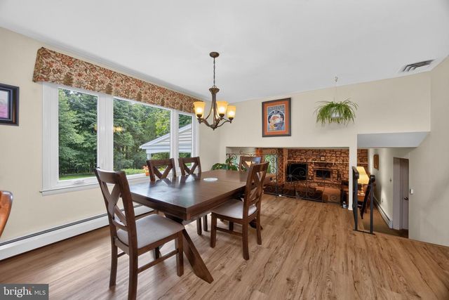 4 FAR VIEW RD, Chalfont, PA 18914