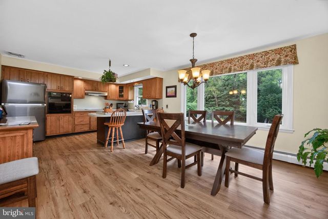 4 FAR VIEW RD, Chalfont, PA 18914
