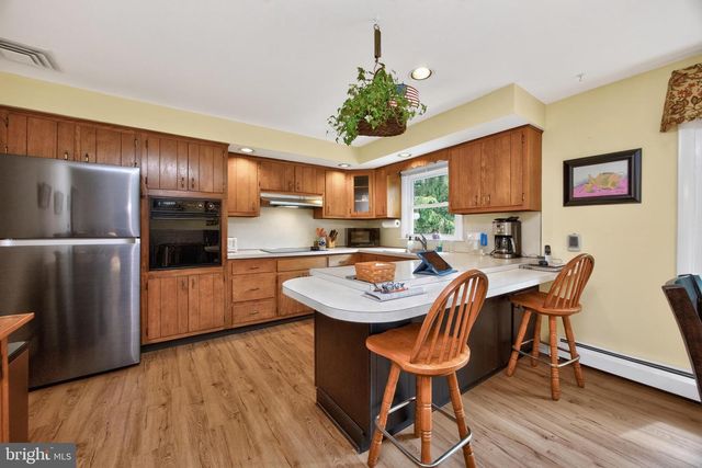 4 FAR VIEW RD, Chalfont, PA 18914