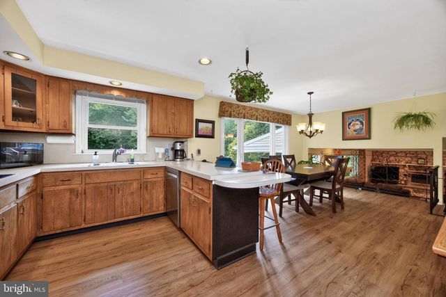 4 FAR VIEW RD, Chalfont, PA 18914