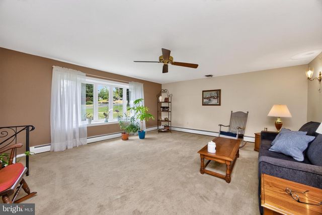 4 FAR VIEW RD, Chalfont, PA 18914