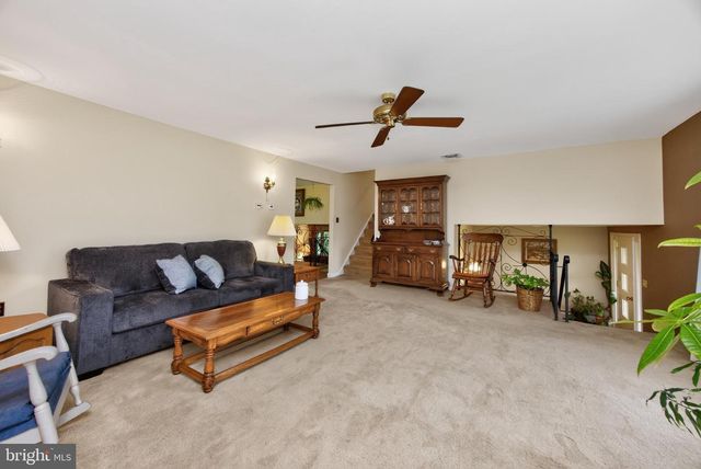 4 FAR VIEW RD, Chalfont, PA 18914