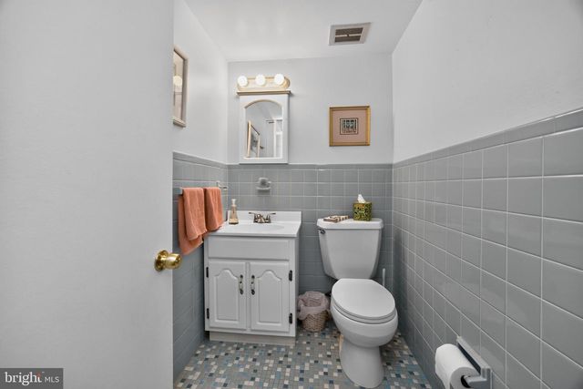 4 FAR VIEW RD, Chalfont, PA 18914
