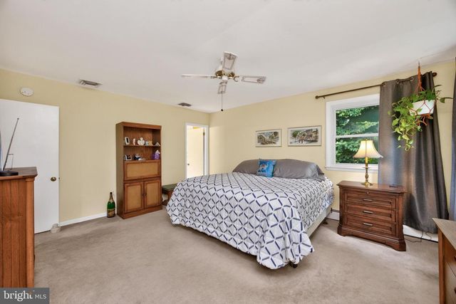 4 FAR VIEW RD, Chalfont, PA 18914