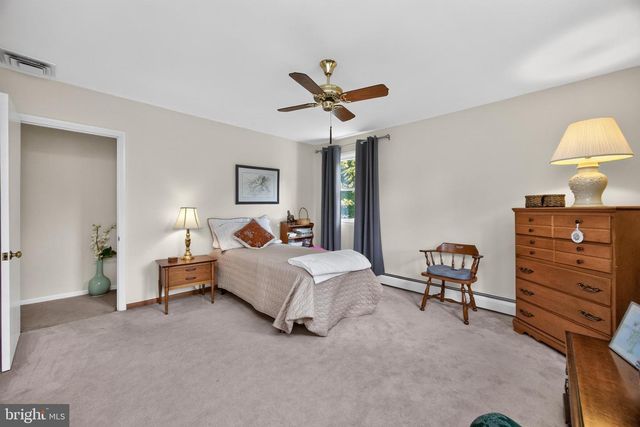 4 FAR VIEW RD, Chalfont, PA 18914