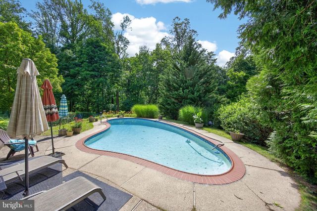 4 FAR VIEW RD, Chalfont, PA 18914