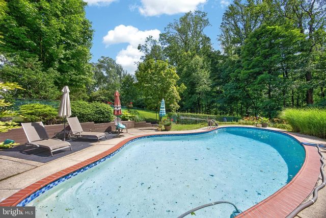 4 FAR VIEW RD, Chalfont, PA 18914