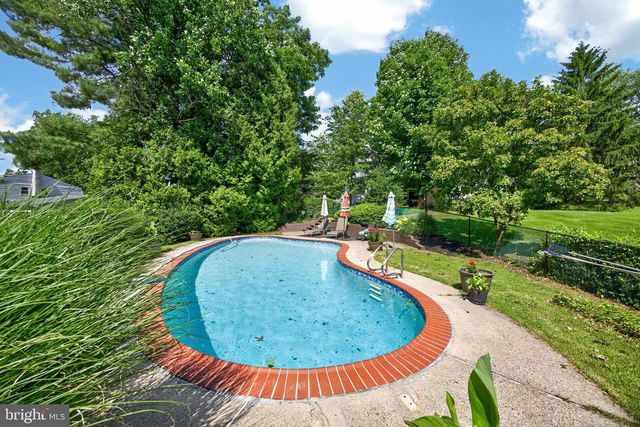 4 FAR VIEW RD, Chalfont, PA 18914