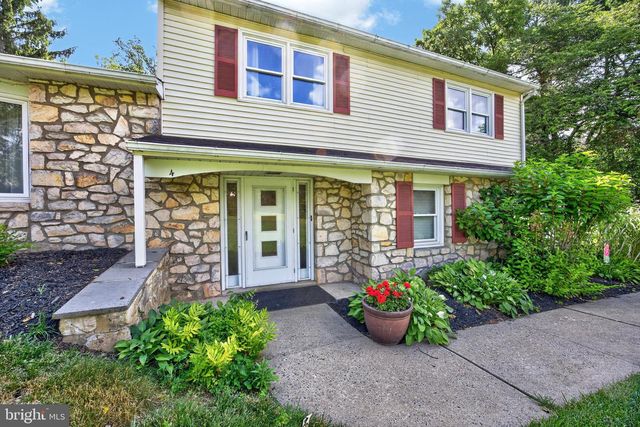 4 FAR VIEW RD, Chalfont, PA 18914