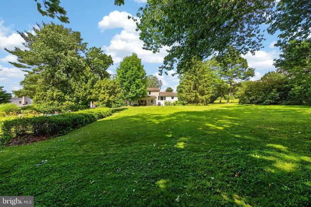 4 FAR VIEW RD, Chalfont, PA 18914