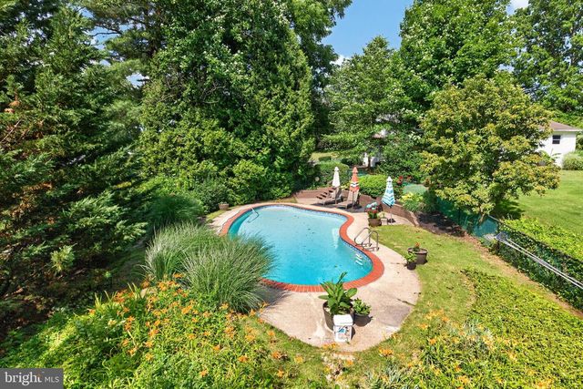 4 FAR VIEW RD, Chalfont, PA 18914