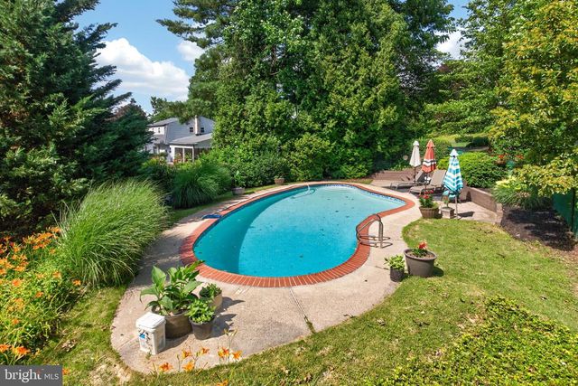 4 FAR VIEW RD, Chalfont, PA 18914