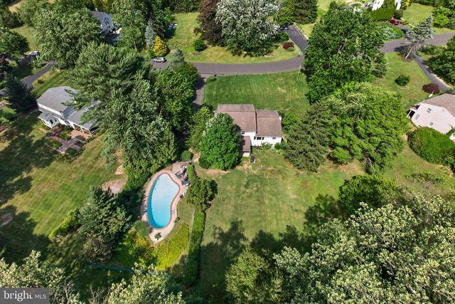 4 FAR VIEW RD, Chalfont, PA 18914