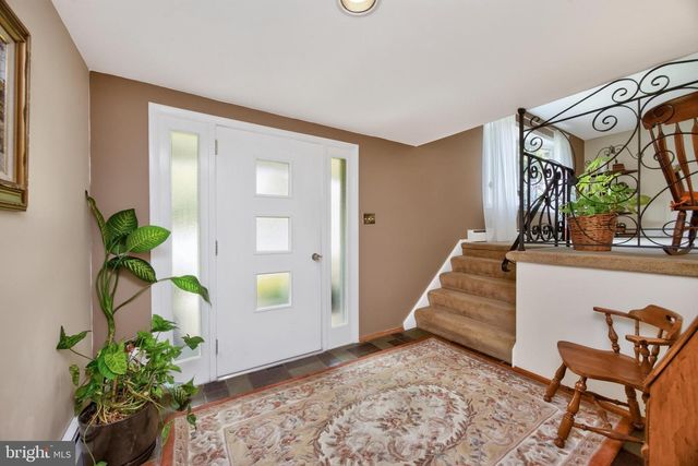 4 FAR VIEW RD, Chalfont, PA 18914