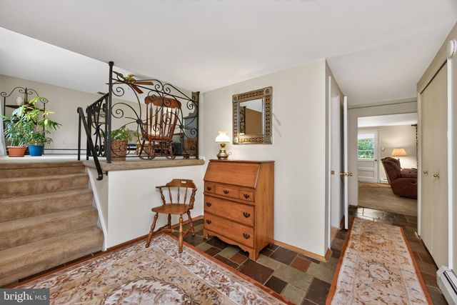 4 FAR VIEW RD, Chalfont, PA 18914