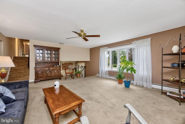 4 FAR VIEW RD, Chalfont, PA 18914