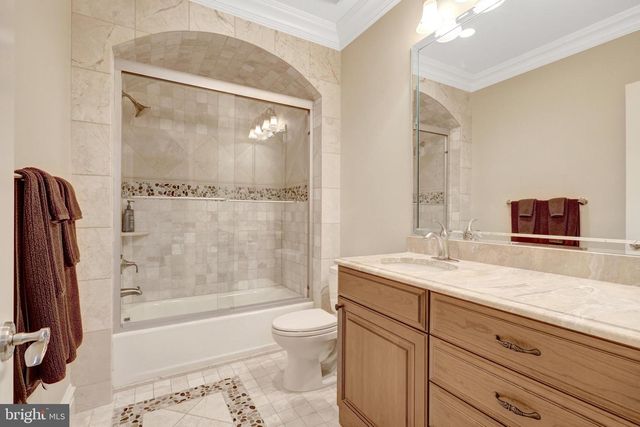 1239 DALEVIEW DR, Mclean, VA 22102