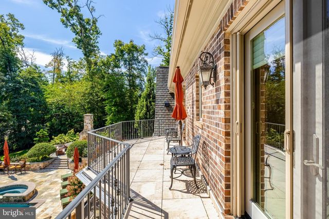 1239 DALEVIEW DR, Mclean, VA 22102