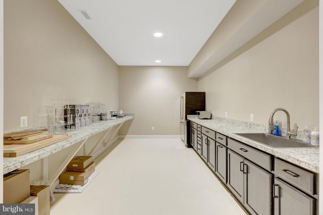1239 DALEVIEW DR, Mclean, VA 22102
