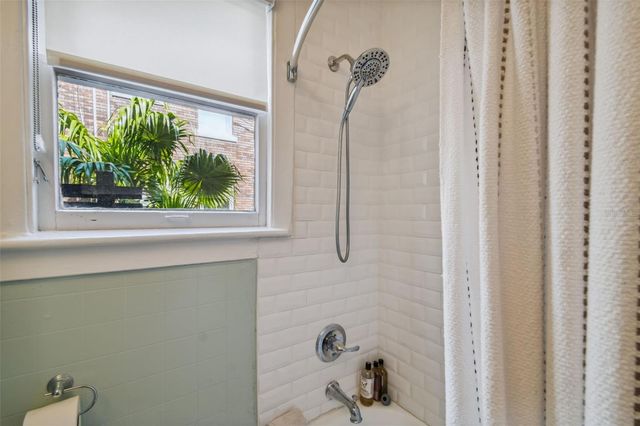 2111 W SOUTHVIEW AVENUE D, Tampa, FL 33606