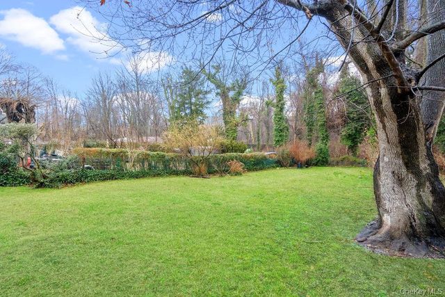 43 Van Nostrand Avenue, Great Neck, NY 11024