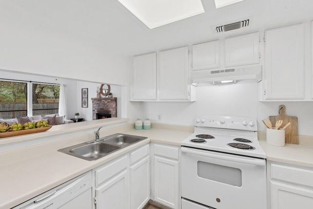 2637 Alcott LN, Austin, TX 78748