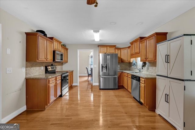 185 White Oak Court, Carrollton, GA 30116