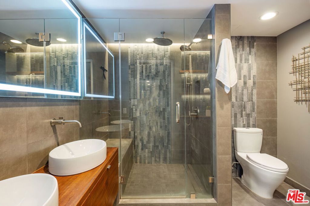 Image 10 of property listing at 2170 Century Park East 203, Los Angeles, CA 90067