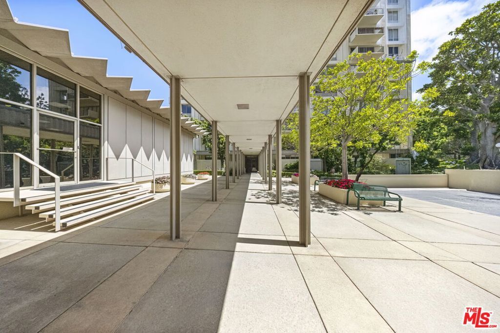 Image 17 of property listing at 2170 Century Park East 203, Los Angeles, CA 90067