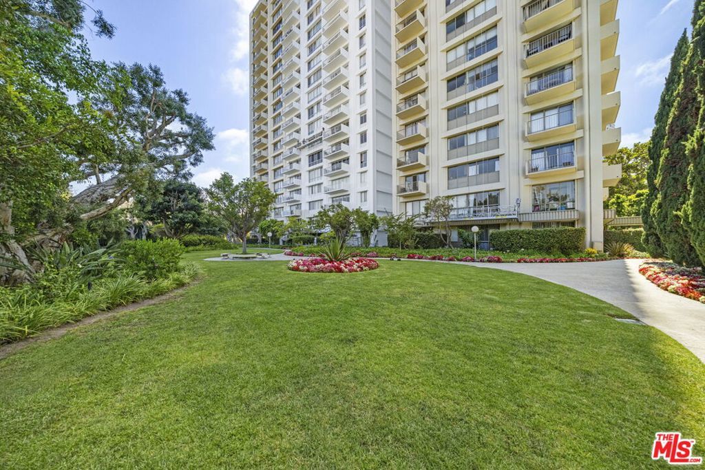 Image 19 of property listing at 2170 Century Park East 203, Los Angeles, CA 90067