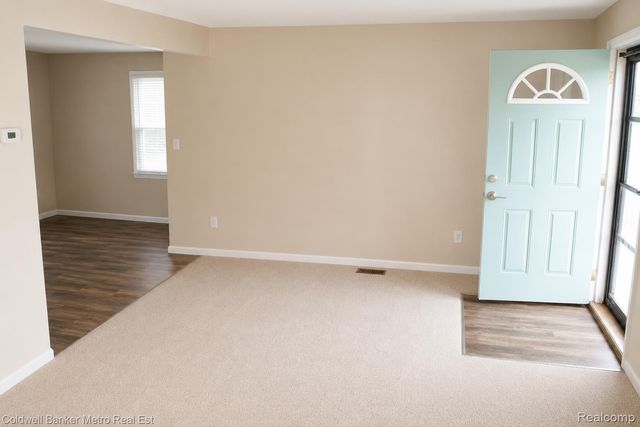 101 Beechwoode Lane, Pontiac, MI 48340