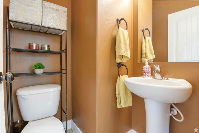 10426 S MILLERTON DR, South Jordan, UT 84009