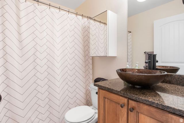 10426 S MILLERTON DR, South Jordan, UT 84009