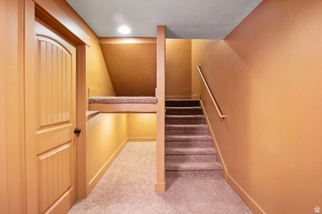 10426 S MILLERTON DR, South Jordan, UT 84009