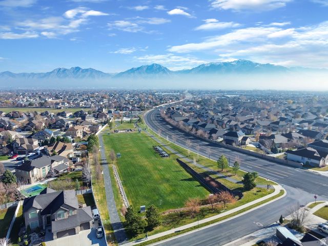 10426 S MILLERTON DR, South Jordan, UT 84009