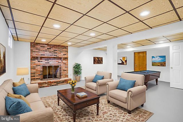 6935 PINEWAY, University Park, MD 20782