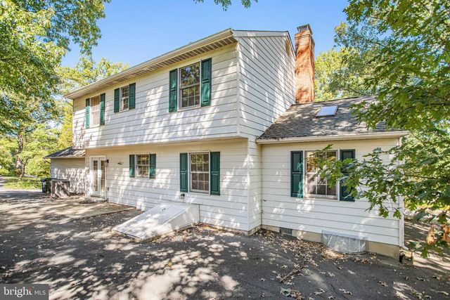 6935 PINEWAY, University Park, MD 20782