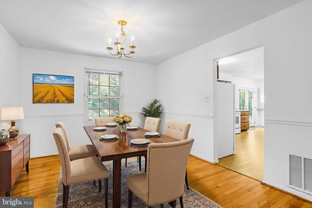 6935 PINEWAY, University Park, MD 20782