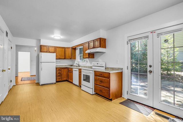 6935 PINEWAY, University Park, MD 20782