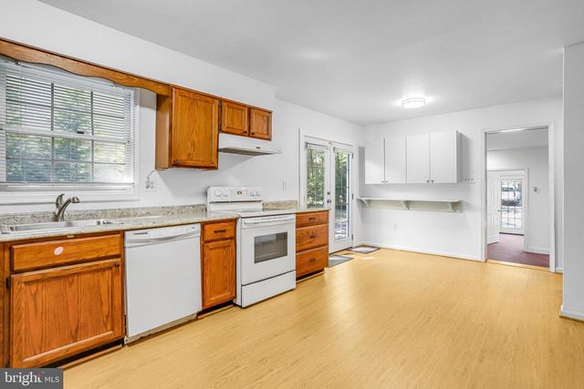 6935 PINEWAY, University Park, MD 20782