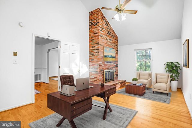 6935 PINEWAY, University Park, MD 20782