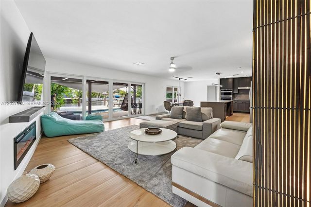 2100 NE 24th Street, Wilton Manors, FL 33305