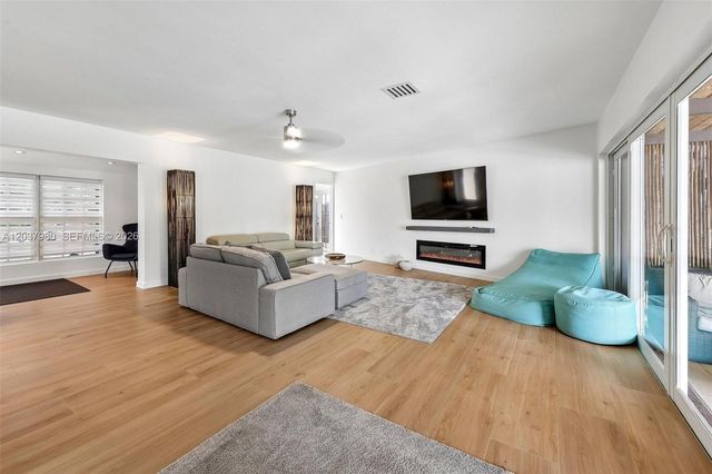 2100 NE 24th Street, Wilton Manors, FL 33305