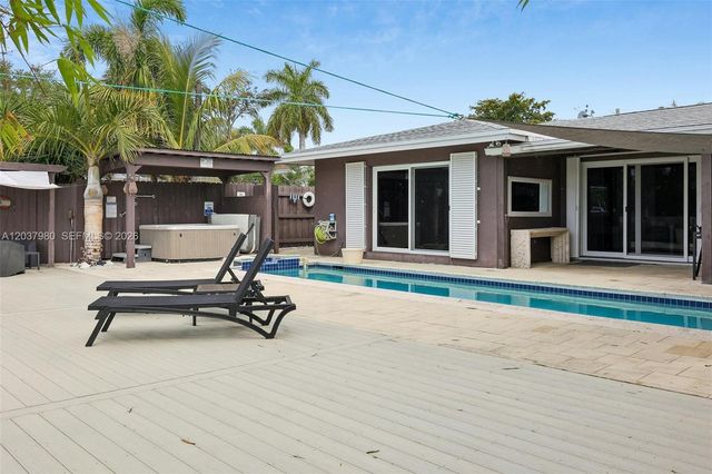 2100 NE 24th Street, Wilton Manors, FL 33305