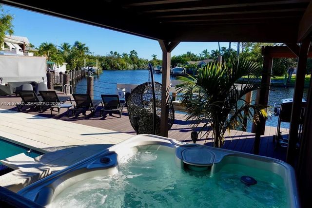 2100 NE 24th Street, Wilton Manors, FL 33305
