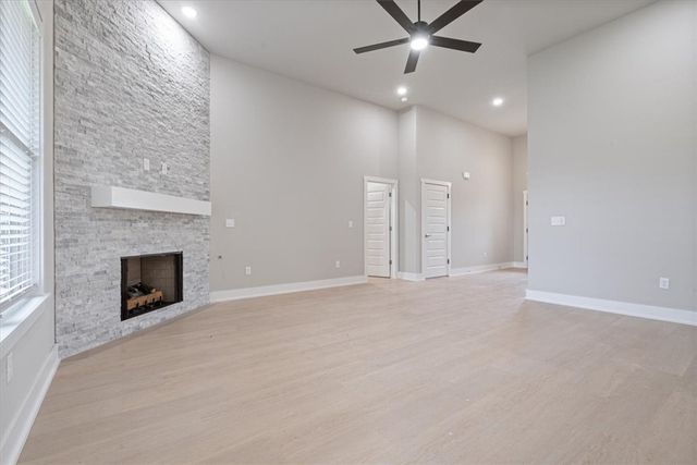 6911 SW Orange Avenue, Bentonville, AR 72713