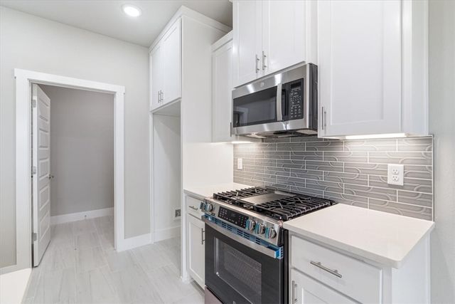 6911 SW Orange Avenue, Bentonville, AR 72713