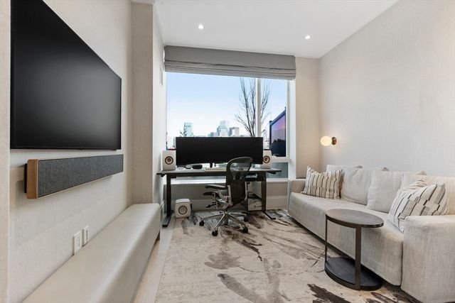 380 Harrison Ave 12J, Boston, MA 02118