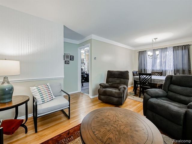 29221 Mark Avenue, Madison Heights, MI 48071